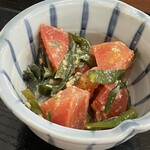 ろばた仁 本店 - お通し、トマト