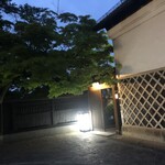 吉亭 - 夜の外観  ☆。.:＊・゜