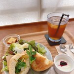 cafe yom pan - 