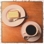 ソングバード コーヒー - ケーキセット ¥950
                                
                                チーズスフレ
                                六曜社珈琲