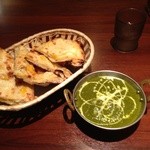 デリー - ホウレン草チキンカレーANDムグライナン