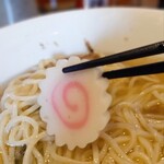 麺屋 真心 - レトロ感を醸し出すなると巻き