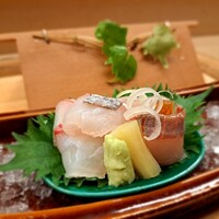 赤坂 菊乃井 - ⚫向付①
                      「明石天然鯛　縞あじ　あしらい一式」　