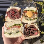 こんなにデカいサンドイッチは反則だ - 