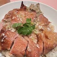 シェフス - 海南丼は大きなモモ肉に美味しいソースが効いてご飯もジャスミンライス？とても美味しいワンプレートランチ