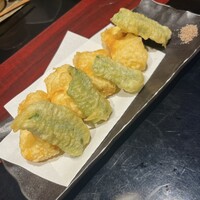 海鮮原始焼 ろば炭魚 赤羽本店 - だし巻き卵とピーマンの天ぷら