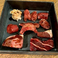 炭火焼肉 希林 - タレで頂く近江牛の盛合せ
