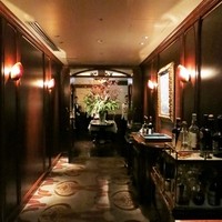 アピシウス - ダイニングへ移動します。さりげなくシャガールとロダンが・・・。