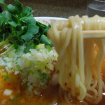 しらたか - スープに良く絡む中細めん