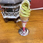 特別名勝兼六園 堤亭 - 金粉抹茶ミックスソフトクリーム