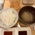 きんとん 神戸店 - おかわりできるご飯に美味しい味噌汁