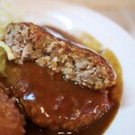 亜樹 - ハンバーグ断面