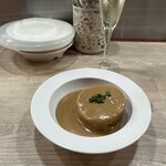 赤白 - 大根 ポルチーニ茸のクリームソース