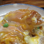 坂本屋 - 溶き玉子の黄身、白身がとろとろの半熟状態。
      
      
      