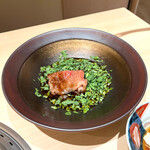 恵比寿 うしみつ - 春菊もたっぷりと