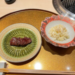 恵比寿 うしみつ - うしみつ塩キャベツは箸休め