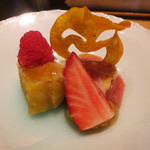 日本料理 みや  - 26年3月　安納芋羊羹、苺シャーベット　和三盆