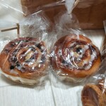 食ぱんの店 春夏＋秋冬 - シナモンロールは具がぎっしり入ってます