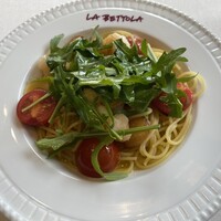ラ・ベットラ・ダ・オチアイ ナゴヤ - 海老【太陽の恵】とトマト、ルッコラのアーリオ　オーリオスパゲッティ