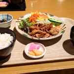 琴弾廻廊　暈亭 - オリーブ豚生姜焼き定食