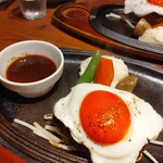 ミート矢澤 - こだわり卵の目玉焼きハンバーグ シングル