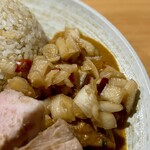 吉田カレー  - 新玉ねぎのアチャール
      