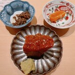 すが弥 - 握りのネタを斬り付ける間のツマミ三点盛り