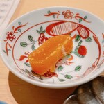 すが弥 - 唐墨。ちょっとづつ齧りながら目の前で握りのネタが揃うのを静かに見つめます