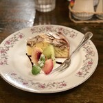 トラットリア ナトゥーラ - デザートはバナナ香るケーキ！コーヒーに会います