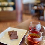 バーマンズチョコレート 奈良餅飯殿工房 - プレミアムチョコレートケーキセット　
                                オリジナルブレンドの和紅茶が付いてくる