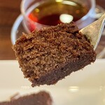 バーマンズチョコレート 奈良餅飯殿工房 - プレミアムチョコレートケーキ　断面