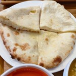 カレー&糀ダイニング 空とぶぞう - チーズナンに変更　+¥300
