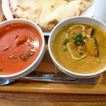 カレー&糀ダイニング 空とぶぞう - (左)チキンバターカレー、(右)本日のカレーのかぼちゃとチキンのカレー