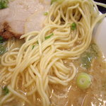 京都銀閣寺 ますたにラーメン - optio A30で撮影。麺(アップ)。