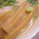 京都銀閣寺 ますたにラーメン - optio A30で撮影。メンマ(アップ)。