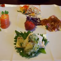 創作中華 一之船入 - 前菜　細豆腐の和え物　クラゲと紅芯大根の酢の物　よだれ鶏　サーモンマリネ　フルーツトマトの杏子酒漬け