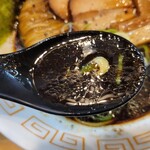 極麺 青二犀 - 黒いスープ