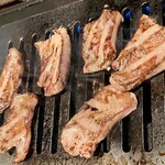 やきにく黒ちゃん - 牛タンの食べ比べ盛り（タン元）