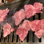 やきにく黒ちゃん - 牛タンの食べ比べ盛り（タン下）