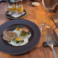 ザ タヴァン グリル＆ラウンジ - 