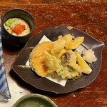魚料理の店 達 - 揚げたての天ぷら盛合せ ※茶碗蒸しは、鯛茶漬け定食にはついてません。これは、寿司定食の茶碗蒸しですm(*_ _)m