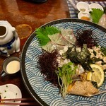魚料理の店 達 - 鯛茶漬け。鮮度が良く、鯛が艶々に光ってます！口を開けた猫の器には、あっつ熱のお出汁がたっぷり入ってます。