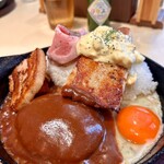 鉄皿肉飯ハチリキ - 