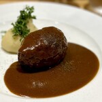 洋食 おがた - 他店の追随を許さない、絶品のハンバーグ