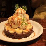 カフェ アクイーユ - バニラアイス＆ホイップ＆バナナパンケーキ