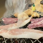 炭火焼きホルモン にく月 - 