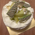 パティスリー リョーコ - メロンが甘いので生クリームの甘さはぶつからないよう控えめに感じました