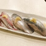 釣りあじ食堂 - 金あじにぎり、いわしにぎり