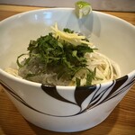 らーめん かねかつ - 生しらすの冷たいまぜそば