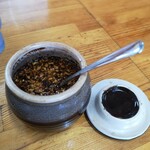 白河手打らーめん　うさぎ - 味変用の自家製ニンニク・ラー油！